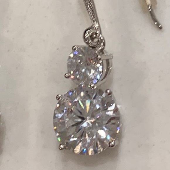 Diamond drop Fashion Earrings (cubic Zirconia) - Picture 2 of 3